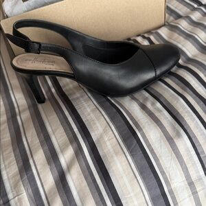 Clarks Black Leather Slingback Heels with rounded toe size 8M